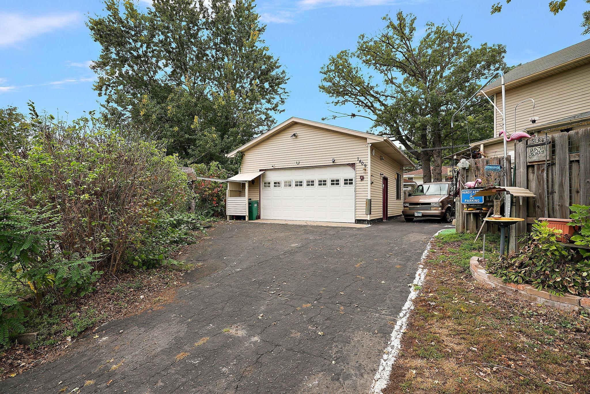 1409 Hillsboro Avenue N