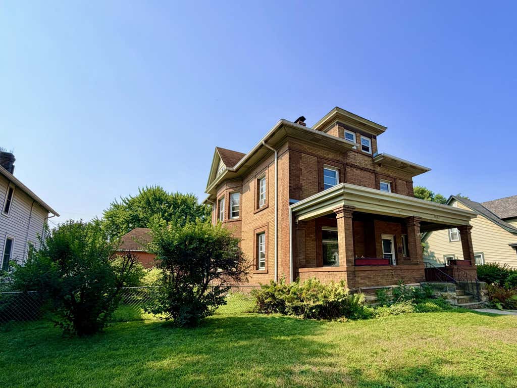 Photo of 956 Tuscarora Avenue, Saint Paul, MN 55102 (MLS # 7103047)