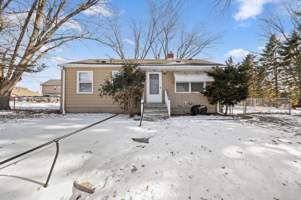 Photo of 1594 Albemarle Street, Saint Paul, MN 55117 (MLS # 7014409)