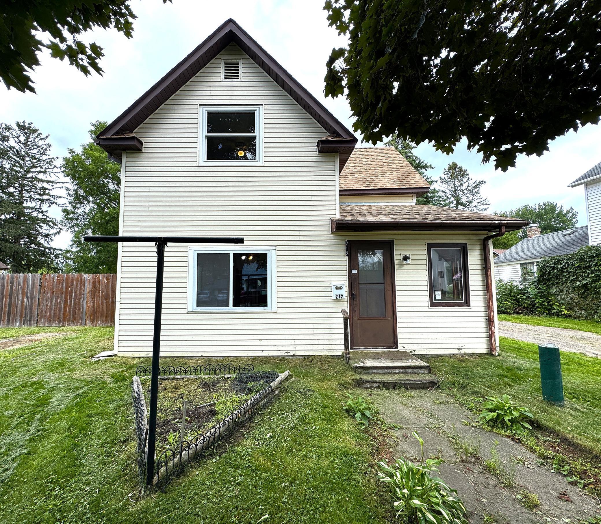 212 4th Street NE