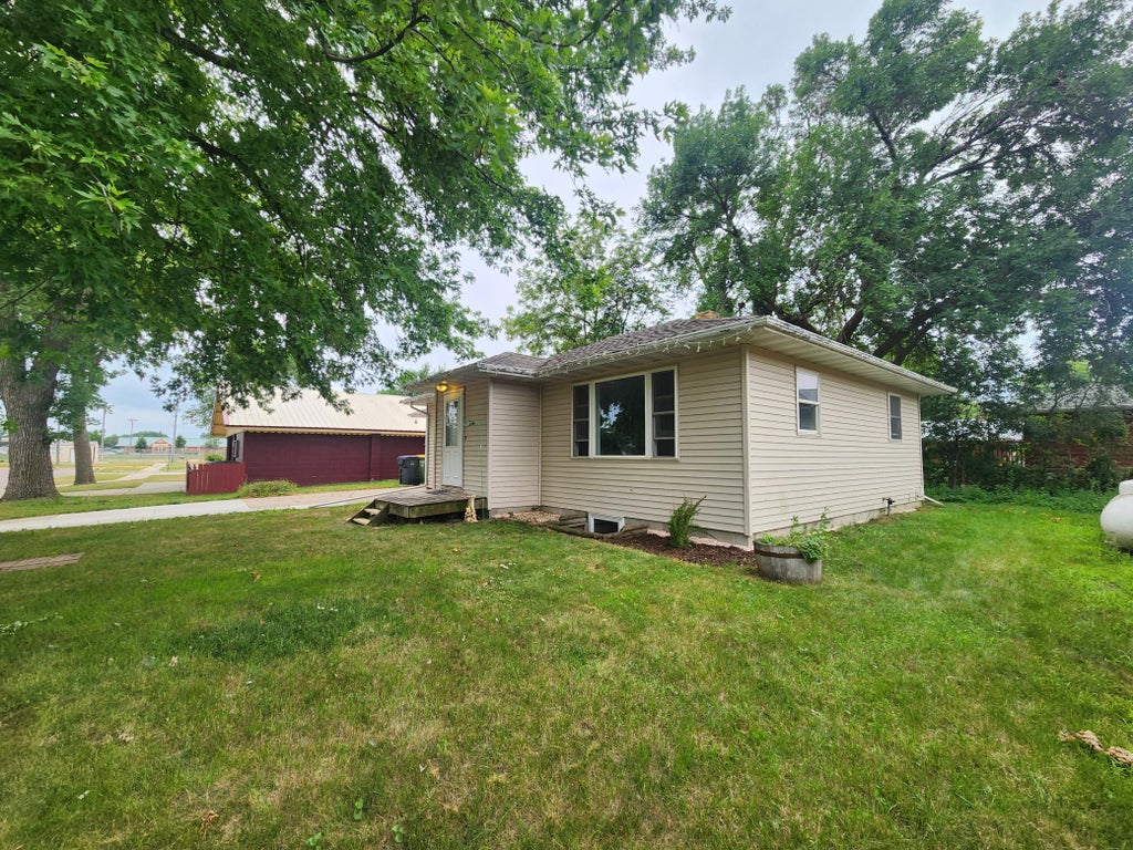Photo of 514 7th Avenue SE, Pipestone, MN 56164 (MLS # 7115940)