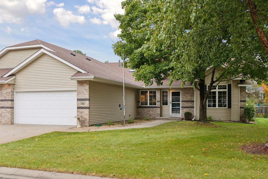 Photo of 10025 Northwood Lane N, Brooklyn Park, MN 55443 (MLS # 7077482)