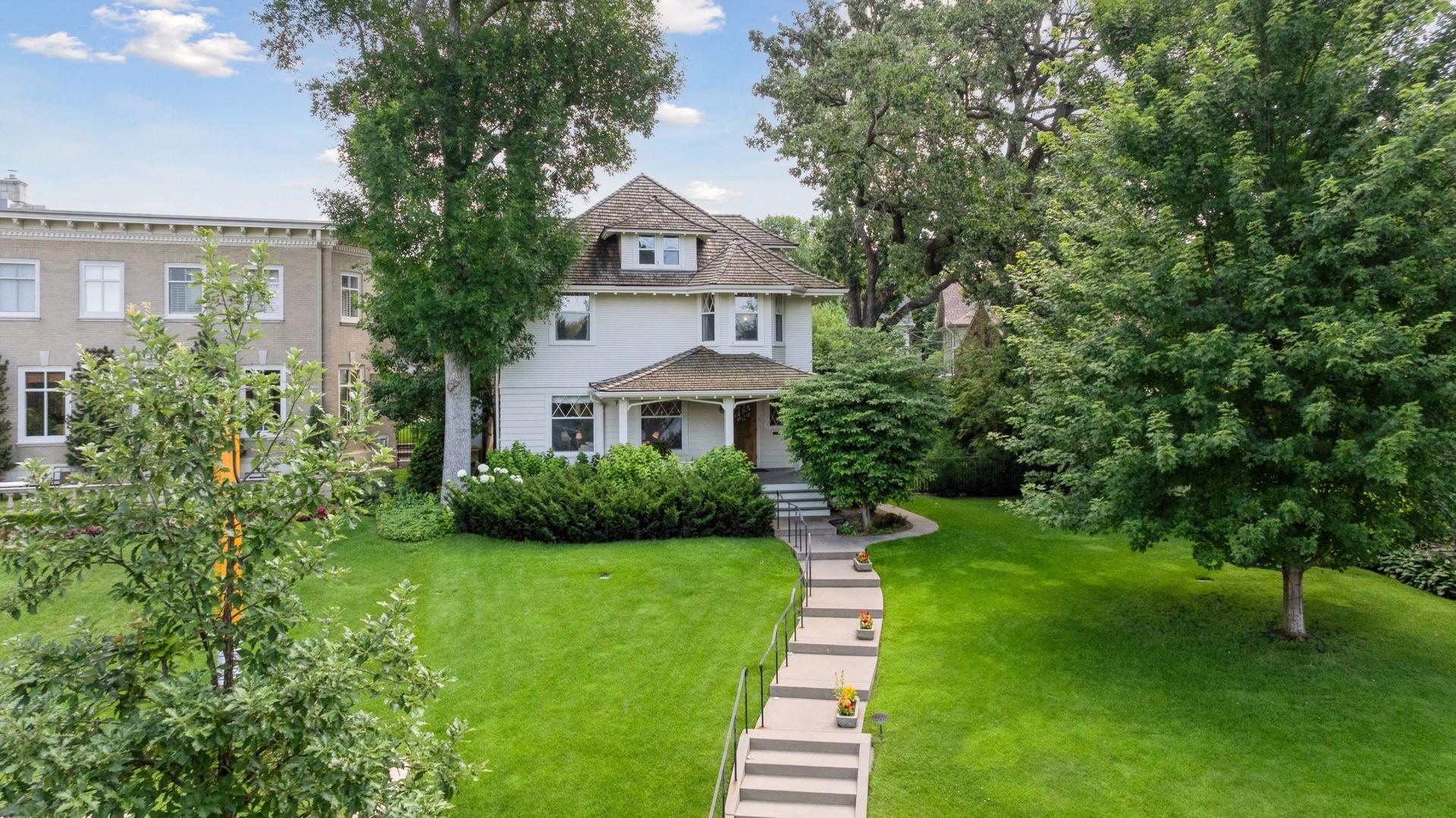 2225 E Lake Of The Isles Parkway