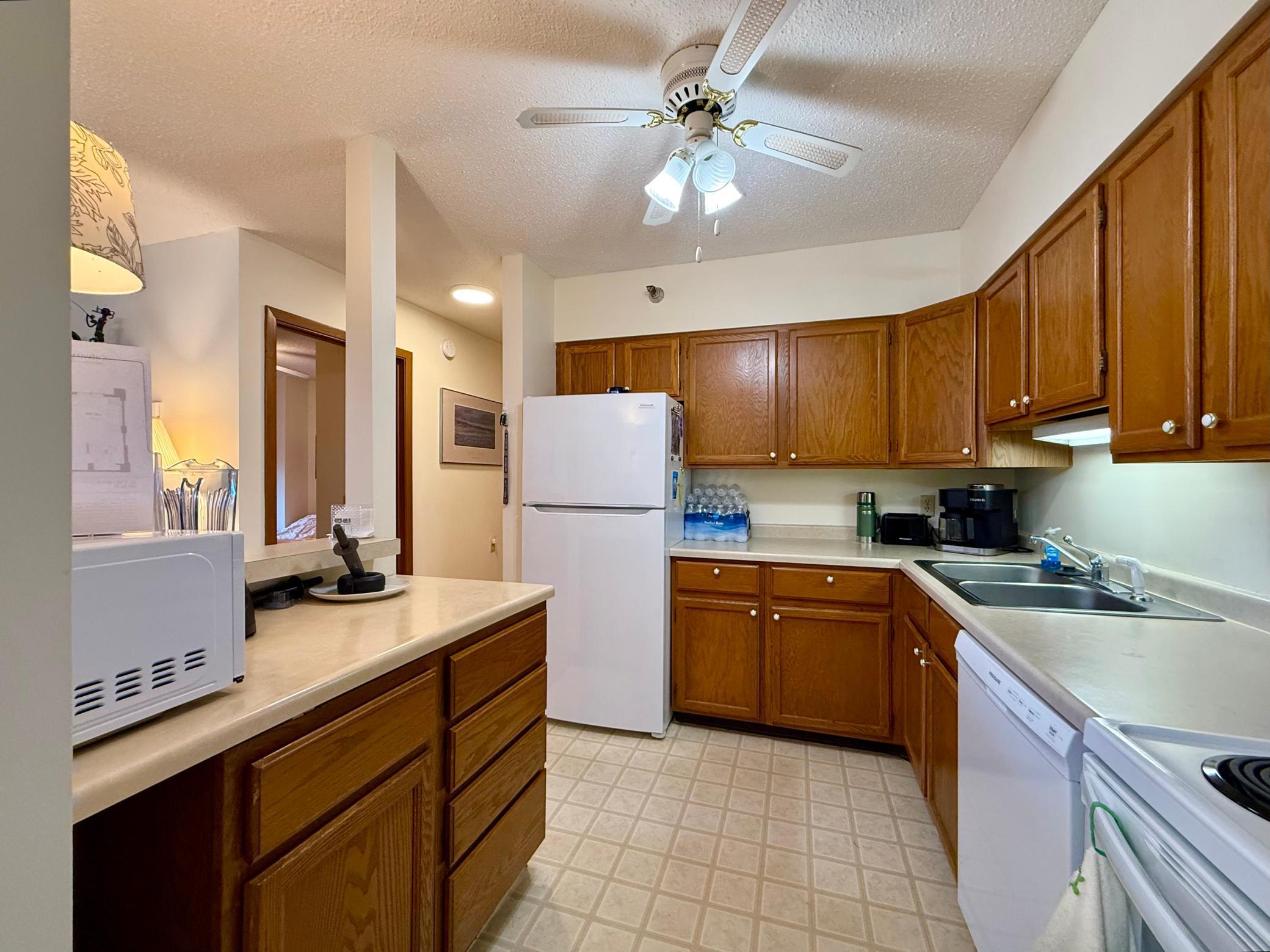 7600 Golden Valley Road 305