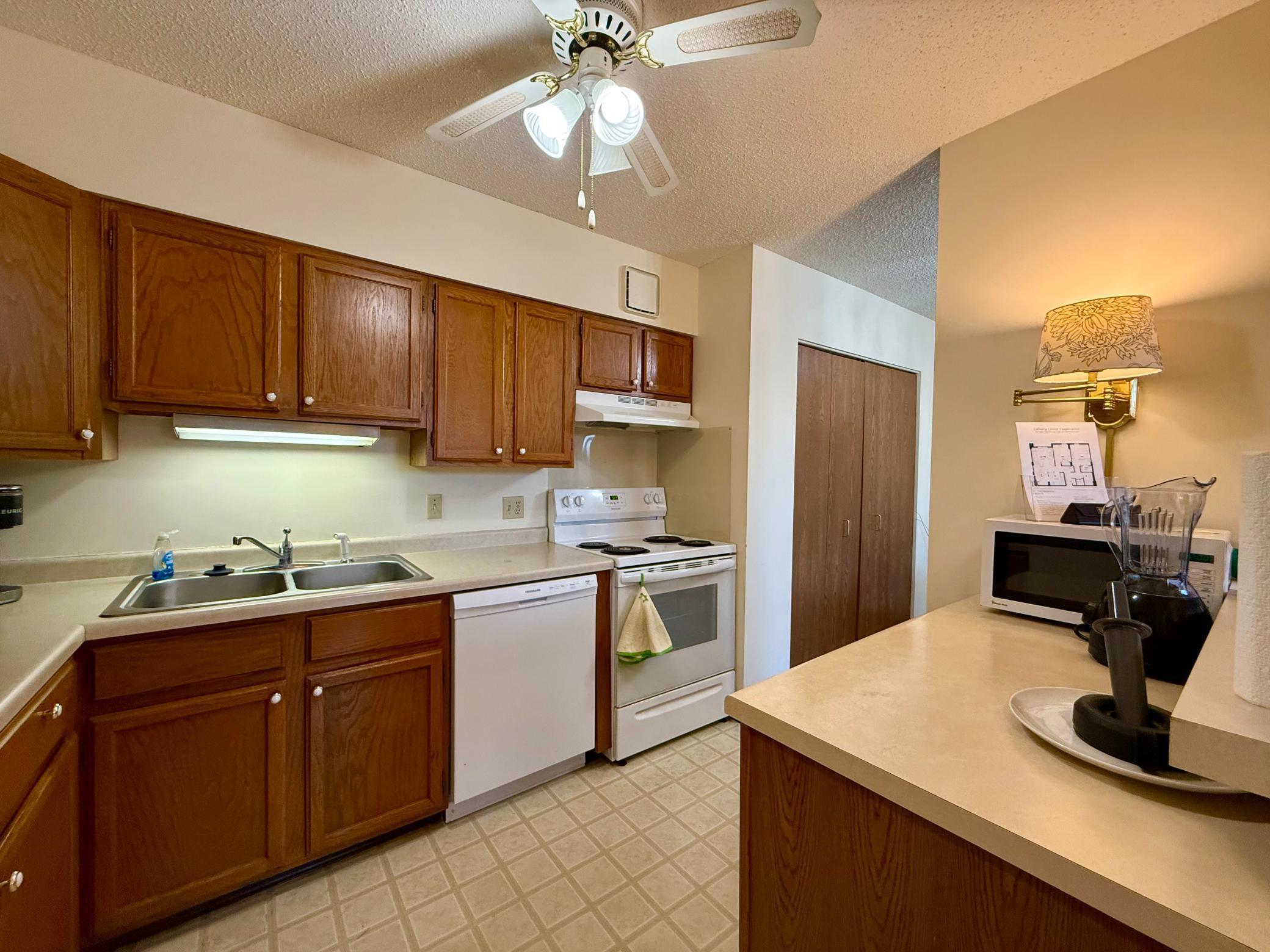 7600 Golden Valley Road 305