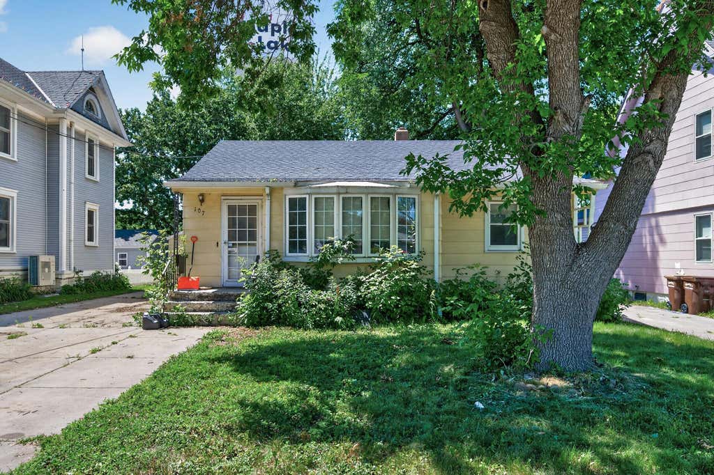 Photo of 107 Oak Avenue N, Maple Lake, MN 55358 (MLS # 7120583)