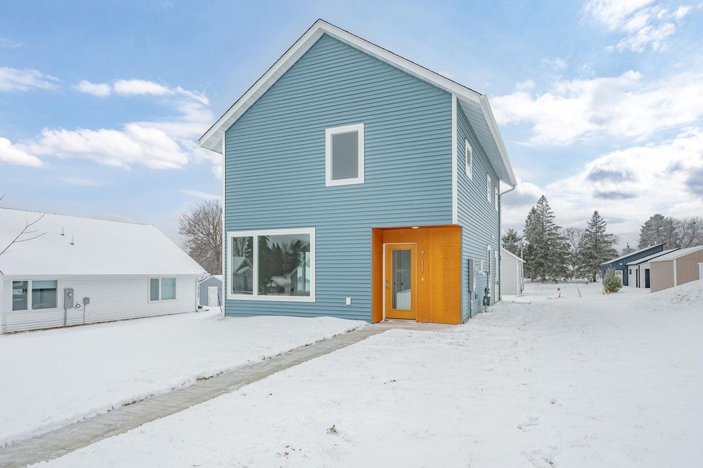 Photo of 711 NW 7th Avenue, Grand Rapids, MN 55744 (MLS # 7007153)