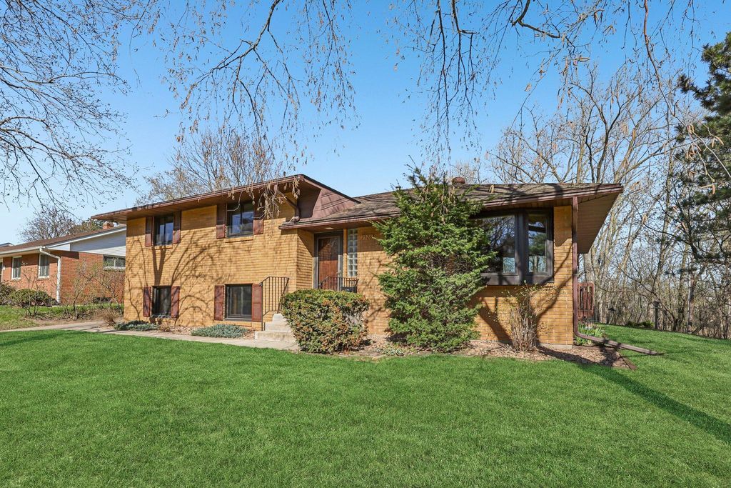 Photo of 2526 Bittersweet Lane, Maplewood, MN 55109 (MLS # 7029695)