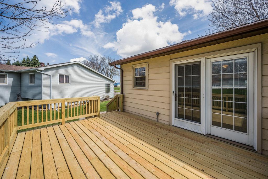 Photo of 1721 Bantom Place, Worthington, MN 56187 (MLS # 7048553)