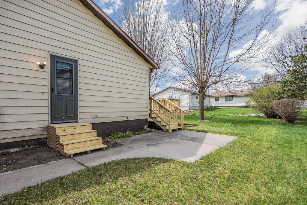 Photo of 1721 Bantom Place, Worthington, MN 56187 (MLS # 7048553)