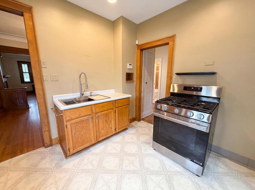 Photo of 1144 Hawthorne Avenue E, Saint Paul, MN 55106 (MLS # 7058805)