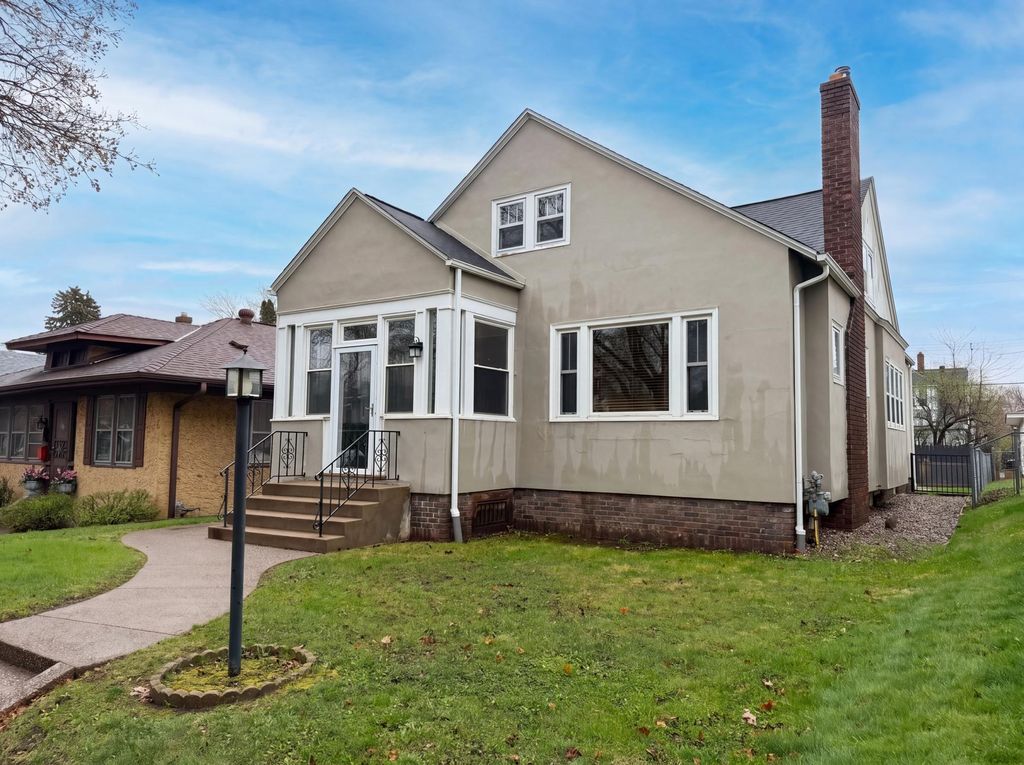 Photo of 1144 Hawthorne Avenue E, Saint Paul, MN 55106 (MLS # 7058805)