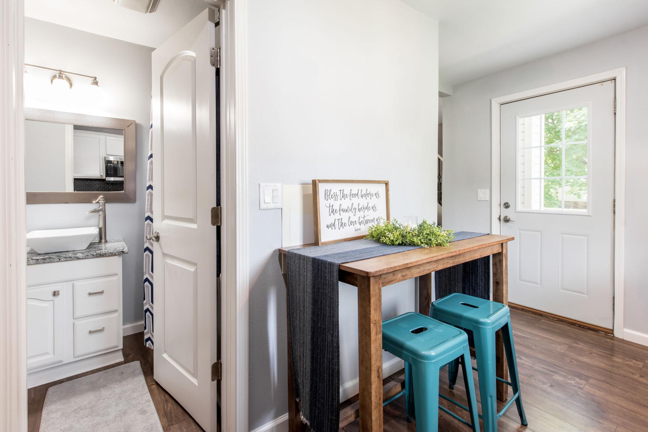 402 Sanstead Street W