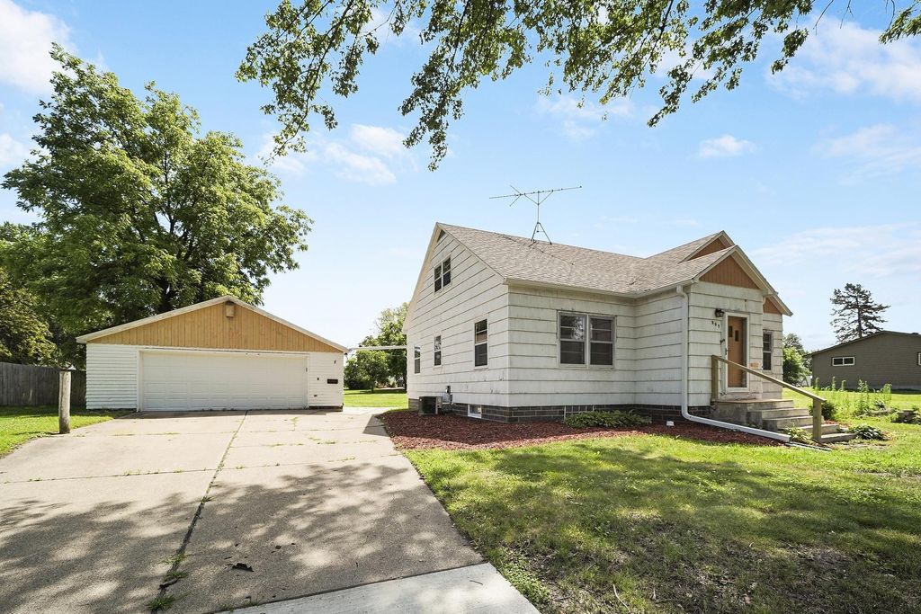 Photo of 307 Lyndale Avenue N, New Prague, MN 56071 (MLS # 7108581)