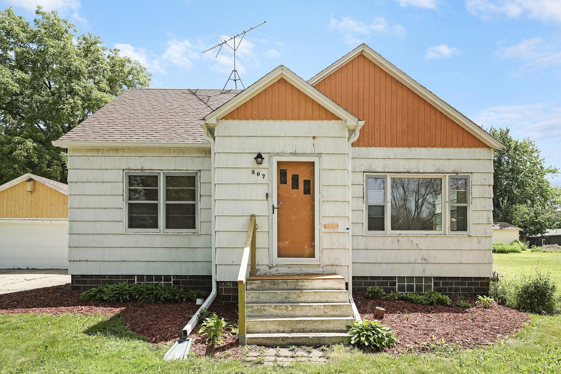 Photo 1 of 36 — 307 Lyndale Avenue N, New Prague, MN 56071