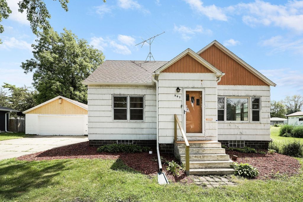 Photo of 307 Lyndale Avenue N, New Prague, MN 56071 (MLS # 7108581)