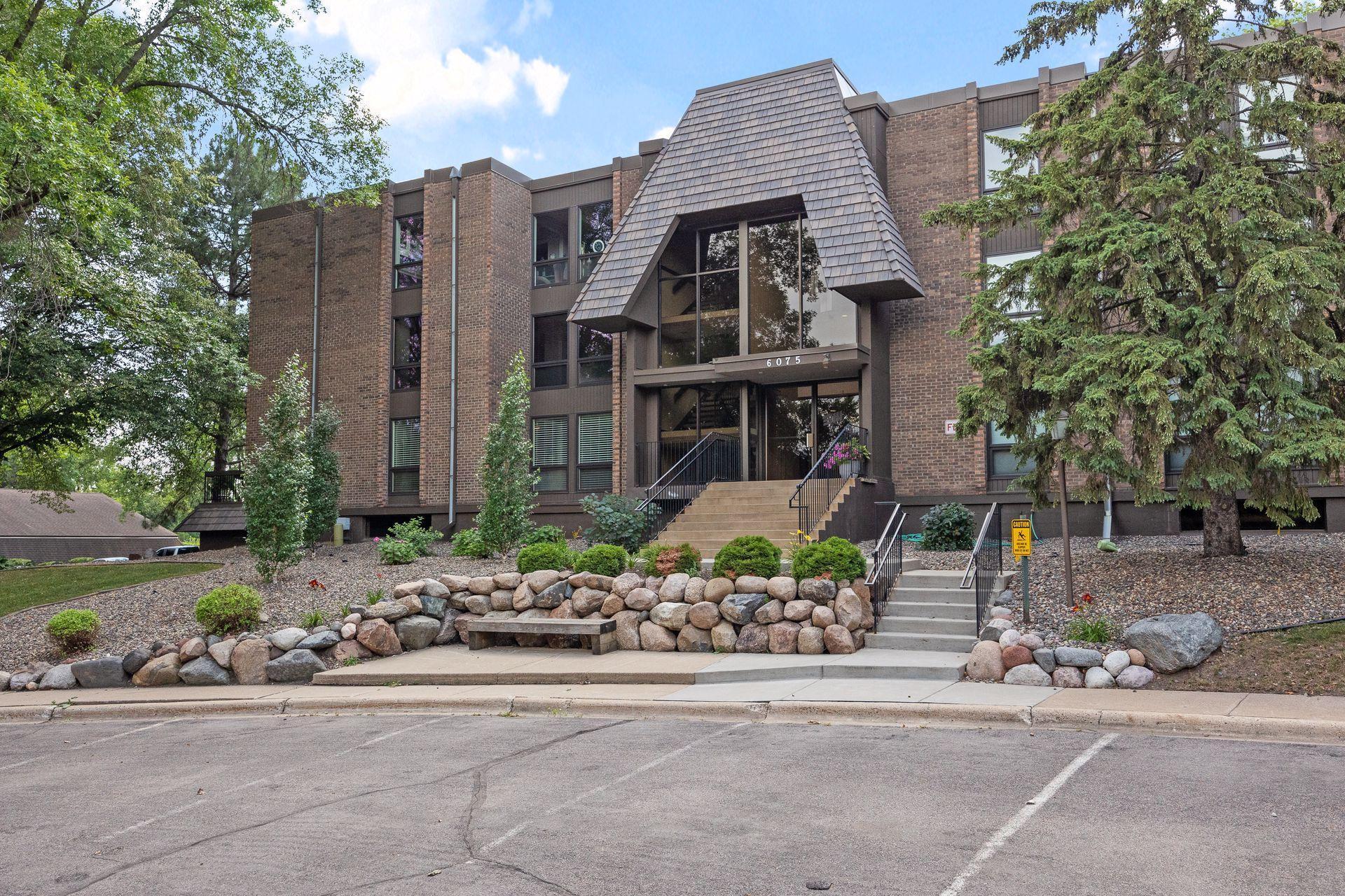 6085 Lincoln Drive 123