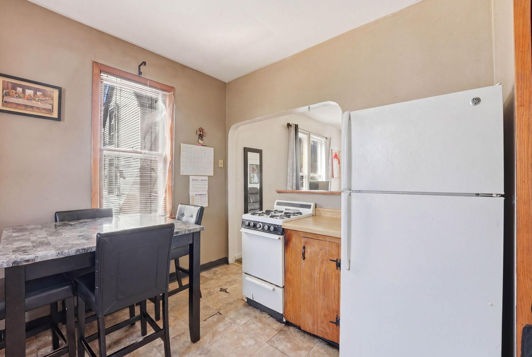 918 18 1/2 Avenue NE