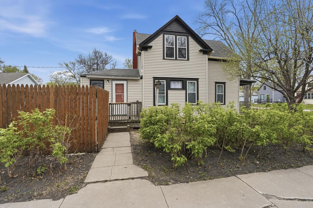 Photo of 601 Cherry Street, Grand Forks, ND 58201 (MLS # 7076867)