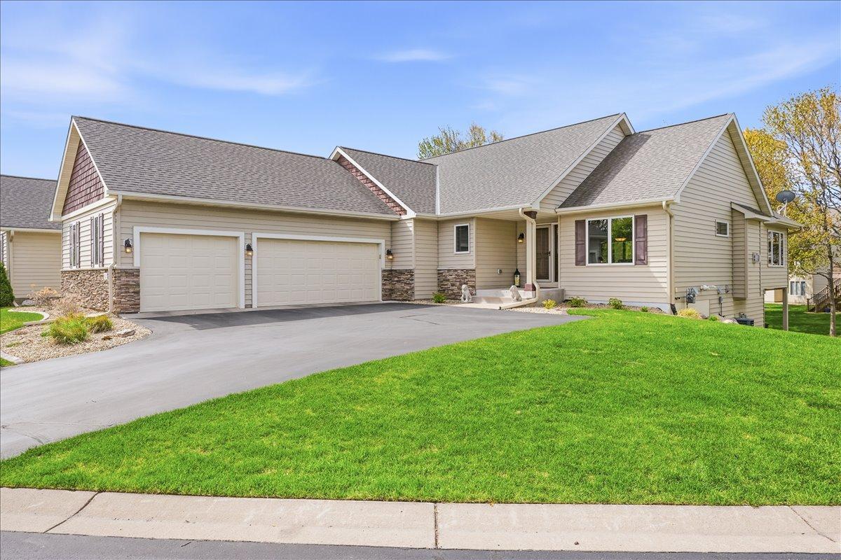 11825 Erskin Circle