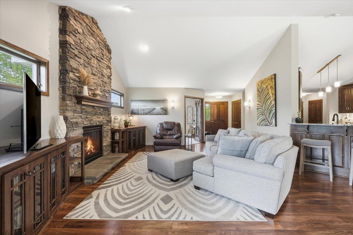 11825 Erskin Circle