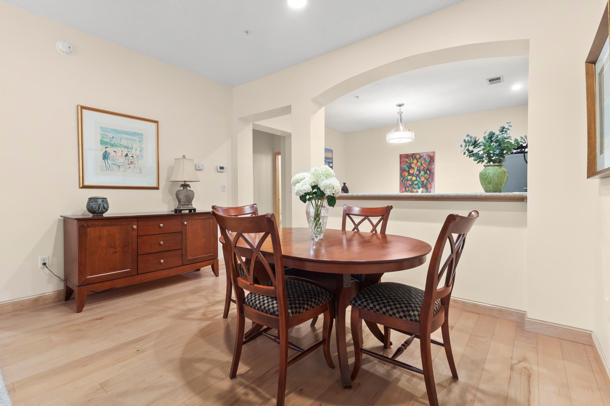 1530 Zarthan Avenue S 302