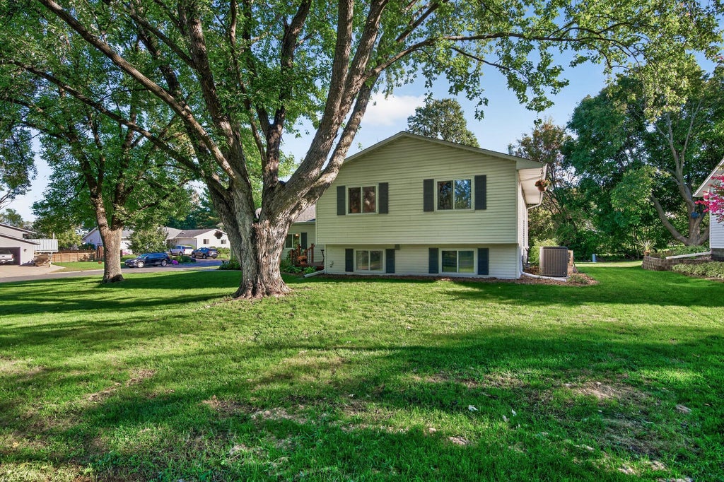 Photo of 4270 Victoria Street N, Shoreview, MN 55126 (MLS # 7146117)