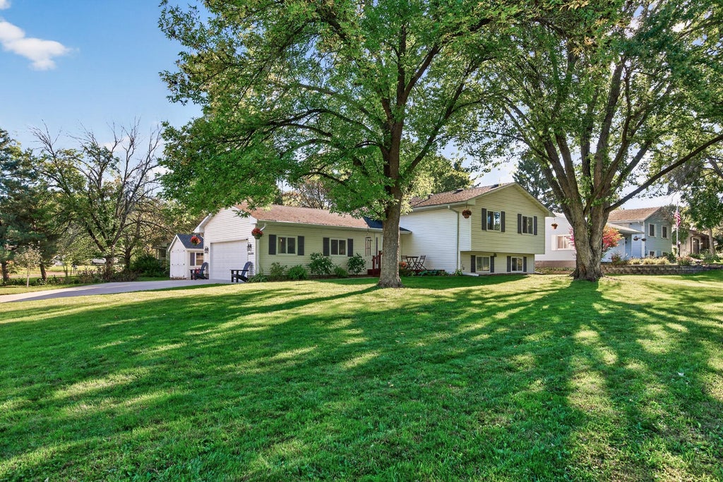 Photo of 4270 Victoria Street N, Shoreview, MN 55126 (MLS # 7146117)