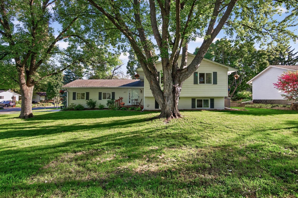 Photo of 4270 Victoria Street N, Shoreview, MN 55126 (MLS # 7146117)