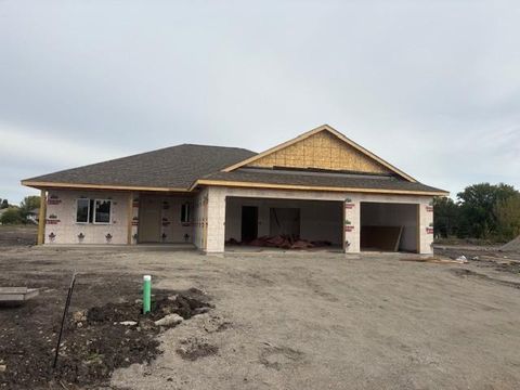 Photo of 255 Eau Claire Avenue SE, Hutchinson, MN 55350 (MLS # 6784432)