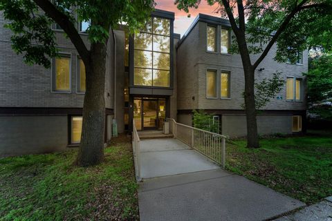 1405 E 40th Street 15F Minneapolis MN 55407