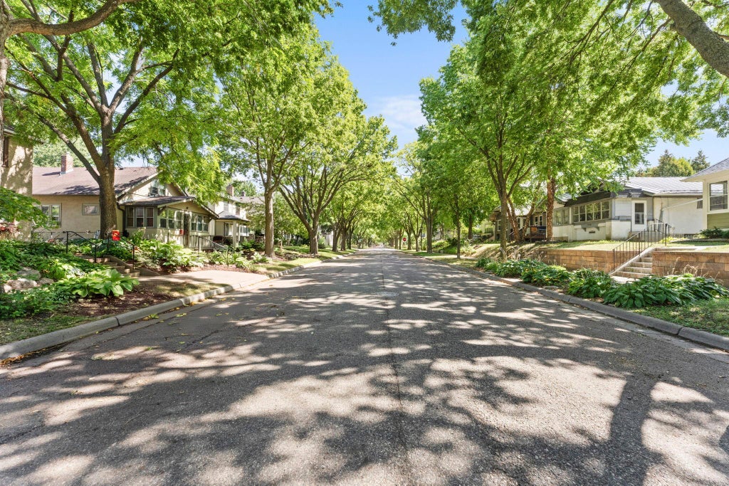 Photo of 1717 Juliet Avenue, Saint Paul, MN 55105 (MLS # 7129864)