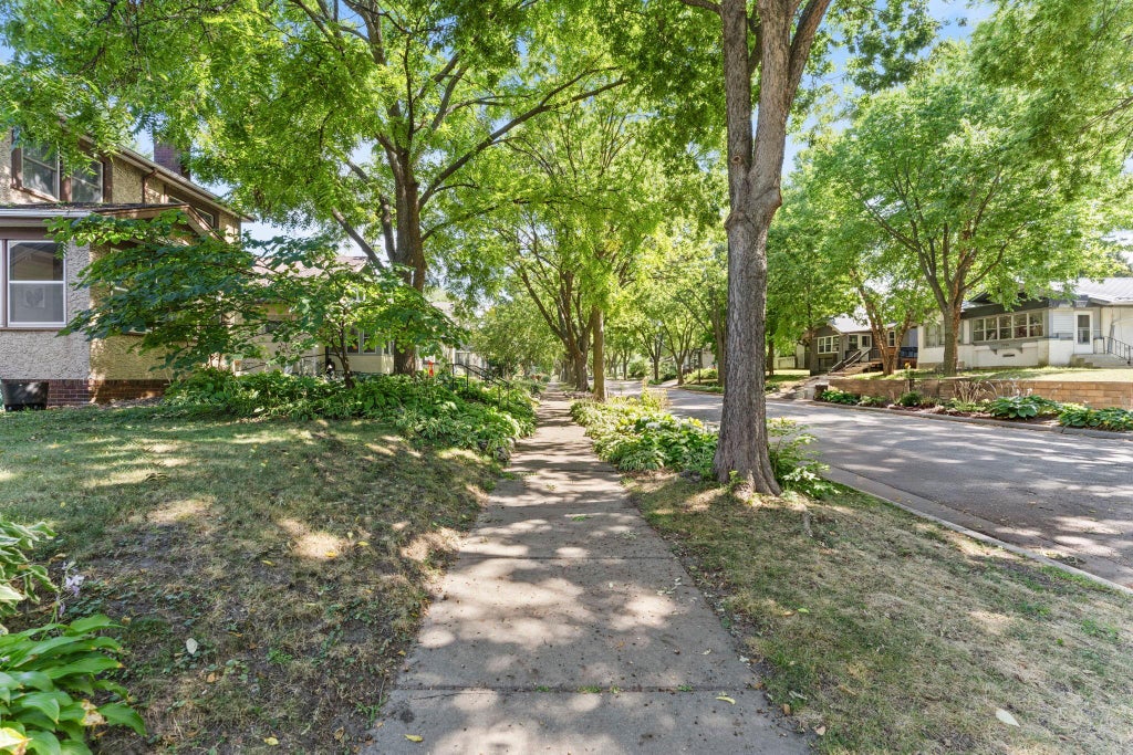 Photo of 1717 Juliet Avenue, Saint Paul, MN 55105 (MLS # 7129864)