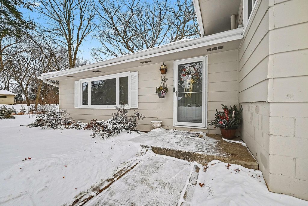 Photo of 11620 Leeward Avenue S, Hastings, MN 55033 (MLS # 7006317)