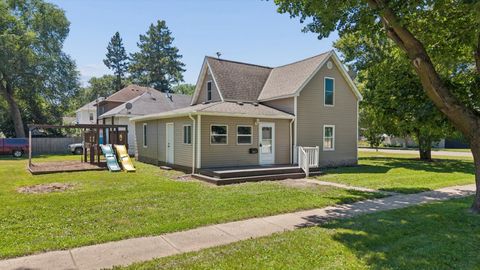 Photo of 403 S Holcombe Avenue, Litchfield, MN 55355 (MLS # 7111094)