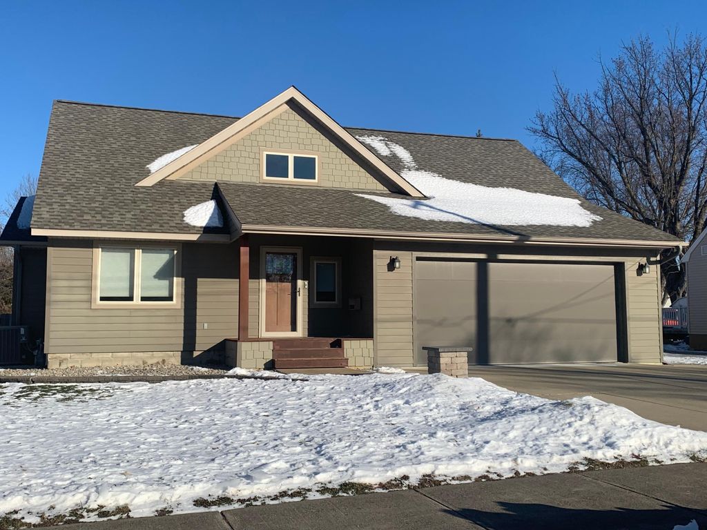 Photo of 1807 3rd Avenue NE, Austin, MN 55912 (MLS # 7001582)
