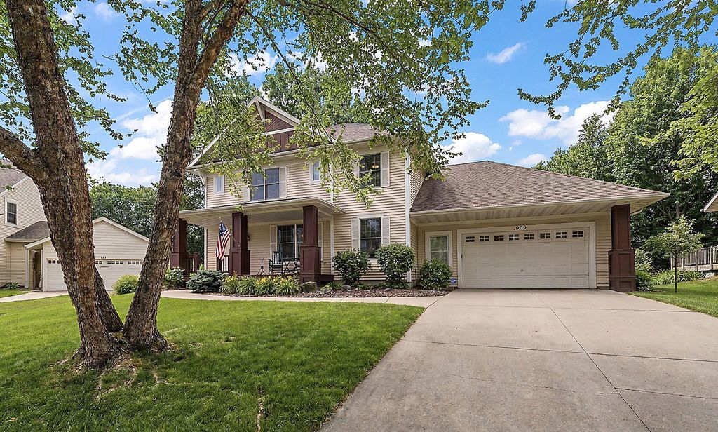 Photo of 909 New Century Boulevard S, Maplewood, MN 55119 (MLS # 6804111)