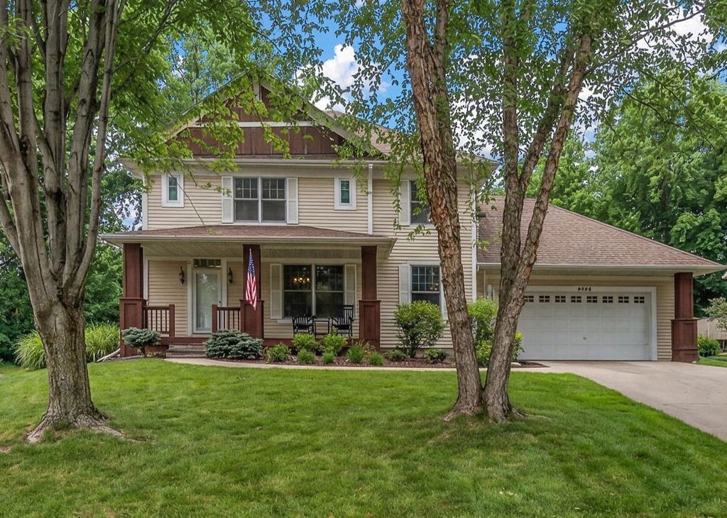 Photo of 909 New Century Boulevard S, Maplewood, MN 55119 (MLS # 6804111)