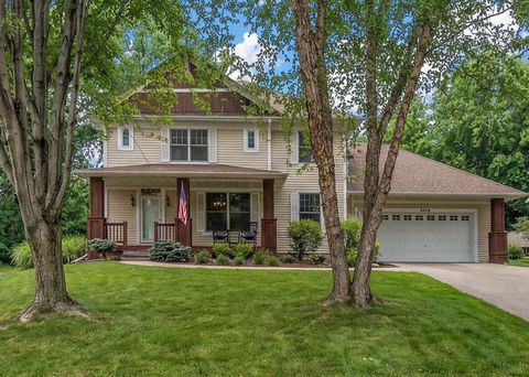 909 New Century Boulevard S Maplewood MN 55119