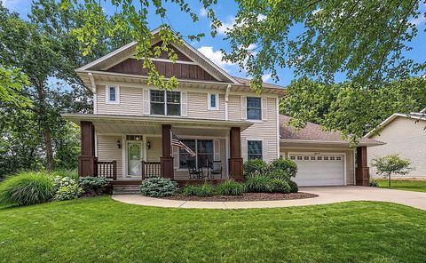 Photo of 909 New Century Boulevard S, Maplewood, MN 55119 (MLS # 6804111)