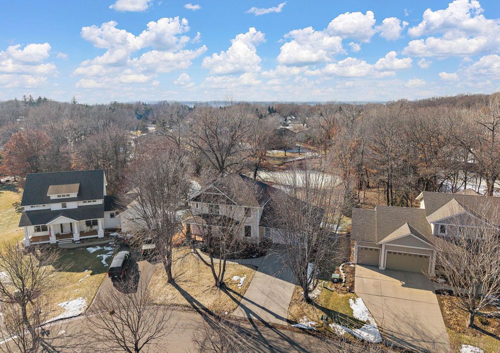 Photo of 909 New Century Boulevard S, Maplewood, MN 55119 (MLS # 6804111)