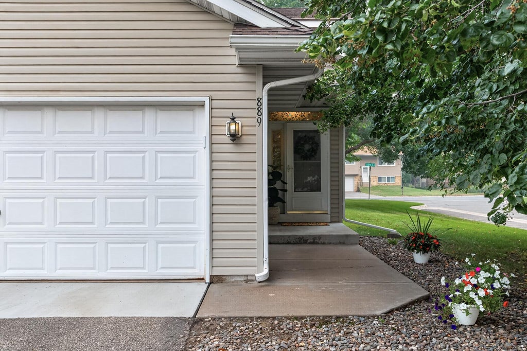 Photo of 889 125th Drive NE, Blaine, MN 55434 (MLS # 7099572)