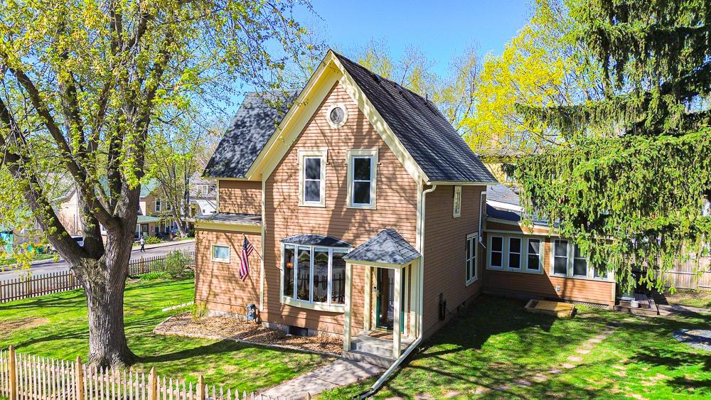906 4th Street N