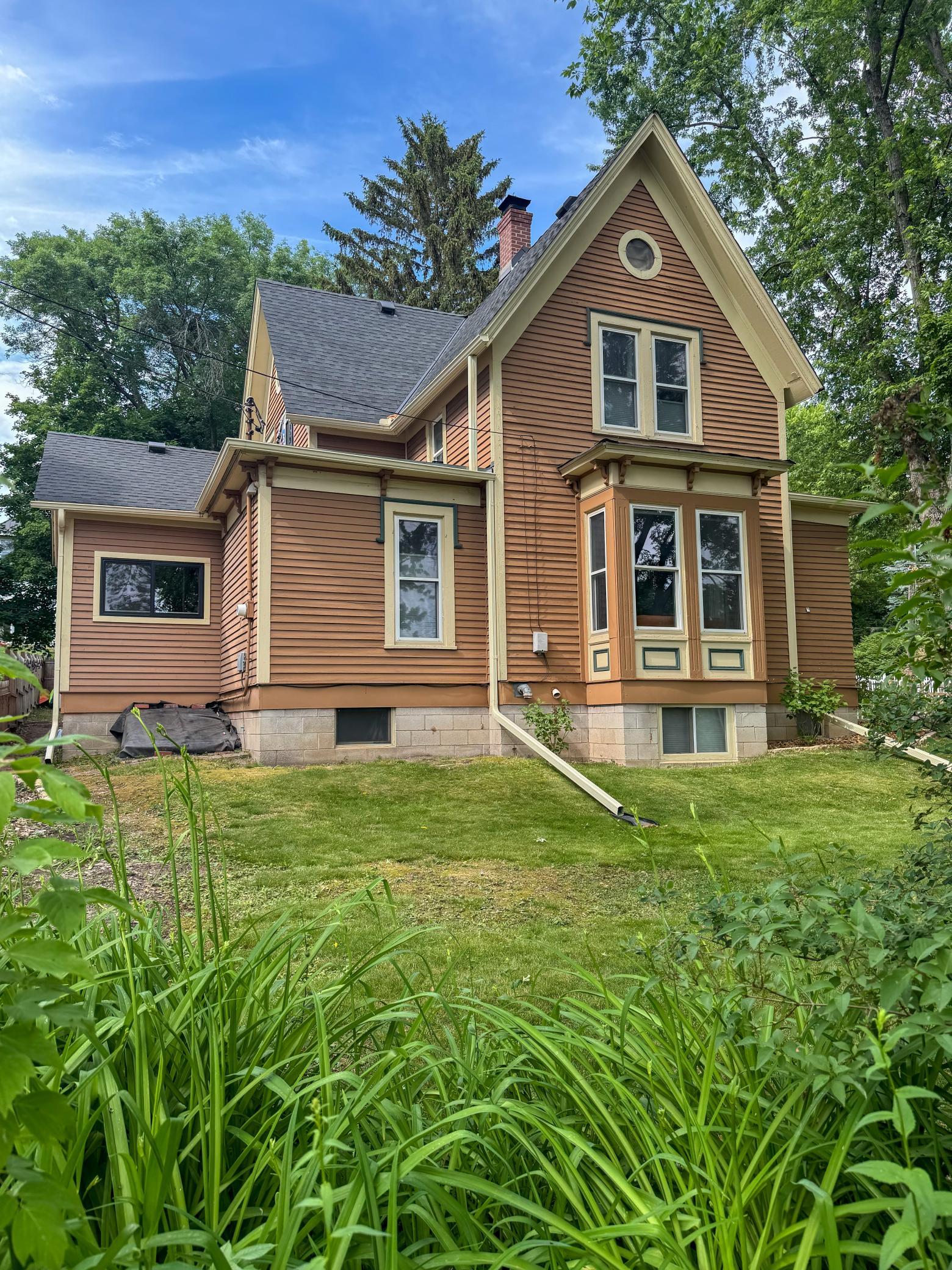 906 4th Street N