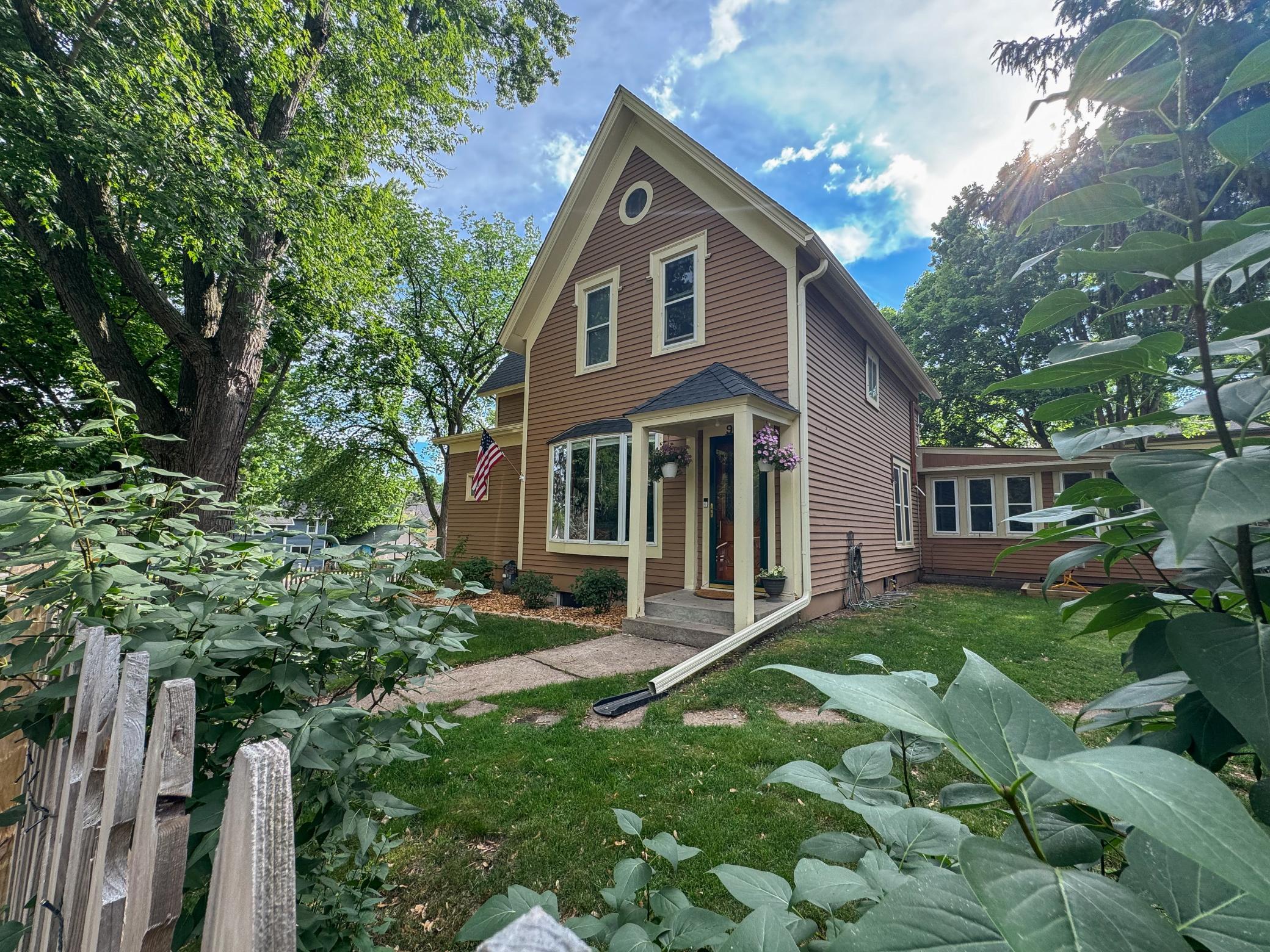 906 4th Street N