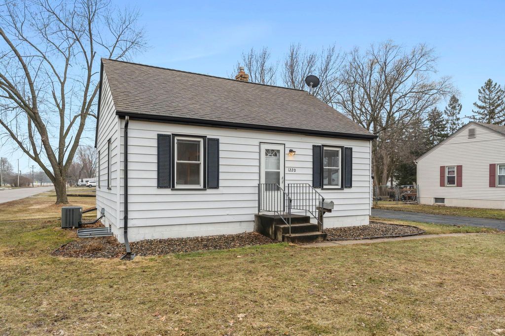 Photo of 1220 11th Avenue, Saint Paul Park, MN 55071 (MLS # 7019788)