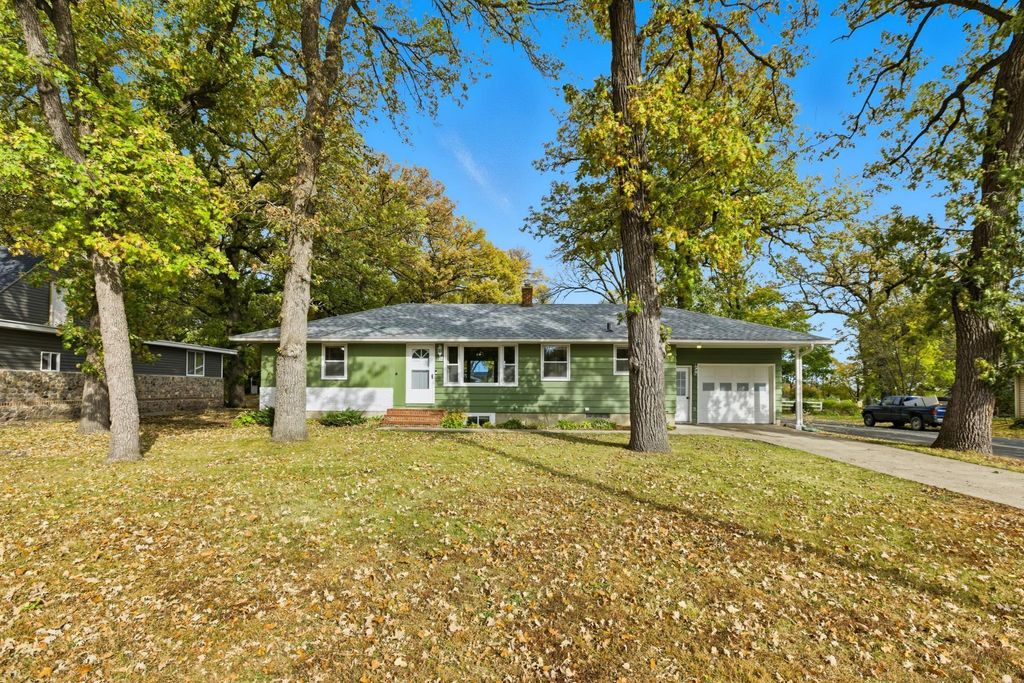 Photo of 112 Lincoln Avenue, Gaylord, MN 55334 (MLS # 7008461)