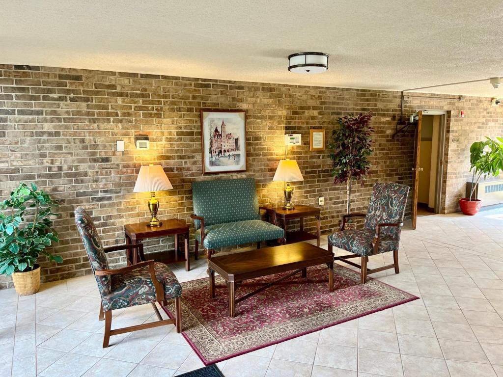 2240 Midland Grove Road 201