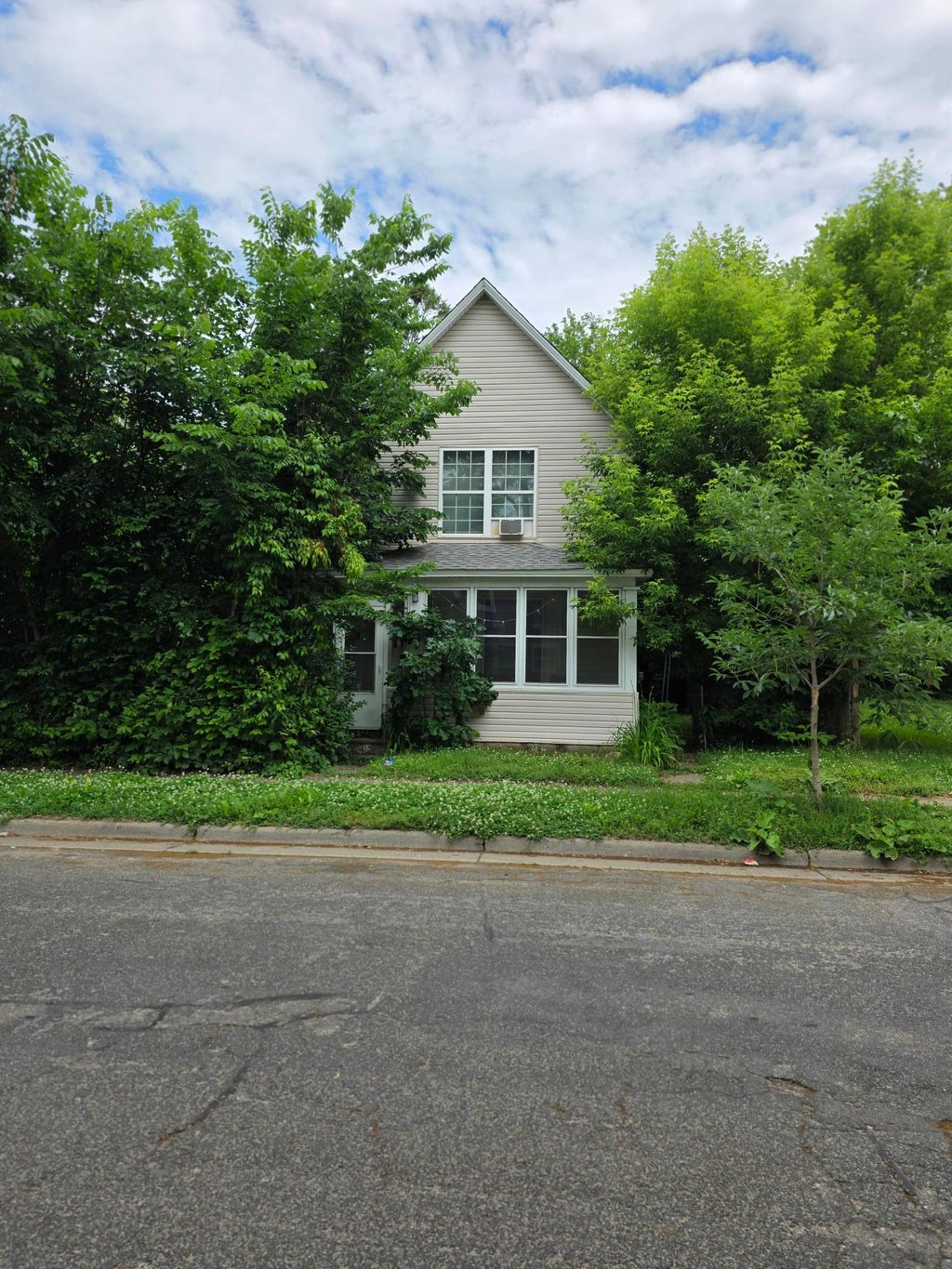 Photo of 424 33rd Avenue N, Minneapolis, MN 55412 (MLS # 7088113)