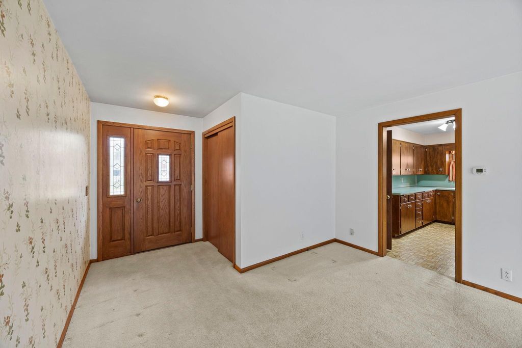 Photo of 825 Spruce Street NE, Hutchinson, MN 55350 (MLS # 7067046)